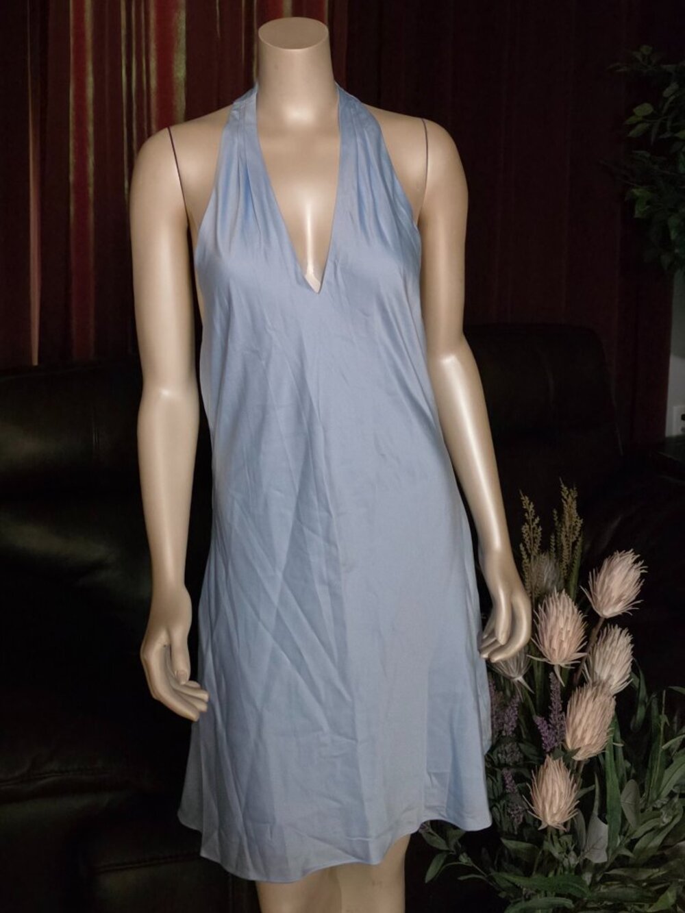 BACKLESS DRESS!